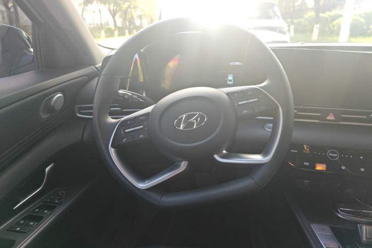 Used Hyundai Elantra 2022 1.5L CVT LUX Prestige Edition Steering Wheel