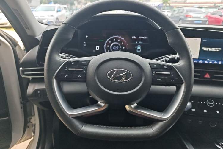 Used Hyundai Elantra 2022 1.5L CVT LUX Prestige Edition Steering Wheel