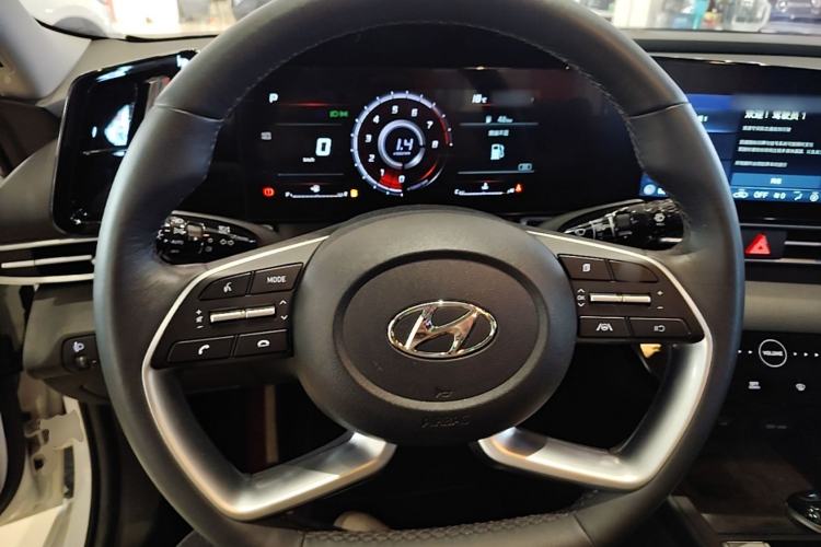 Used Hyundai Elantra 2022 1.5L CVT LUX Prestige Edition Steering Wheel