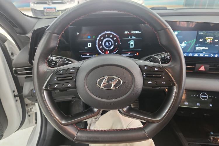 Used Hyundai Elantra 2022 240TGDi DCT LUX Prestige Edition Steering Wheel