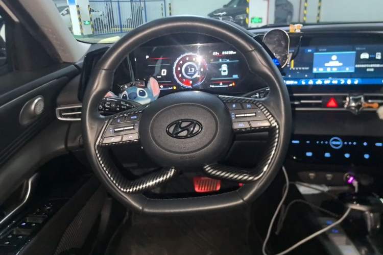 Used Hyundai Elantra 2022 1.5L CVT LUX Prestige Edition Steering Wheel