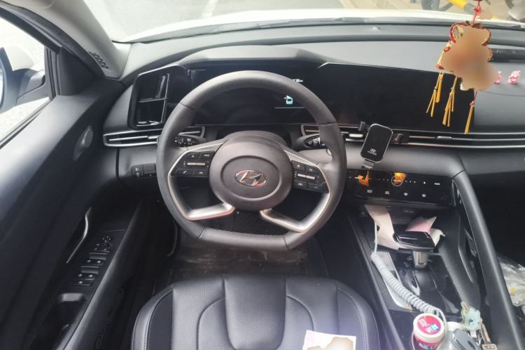 Used Hyundai Elantra 2022 1.5L CVT LUX Prestige Edition Steering Wheel