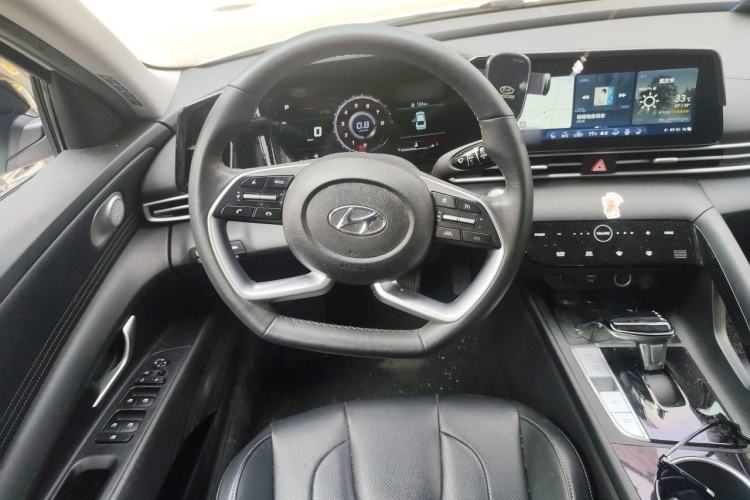 Used Hyundai Elantra 2022 1.5L CVT LUX Prestige Edition Steering Wheel