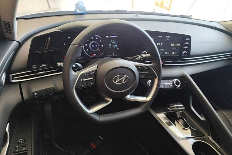Used Hyundai Elantra 2022 1.5L CVT GLX Elite Edition Steering Wheel