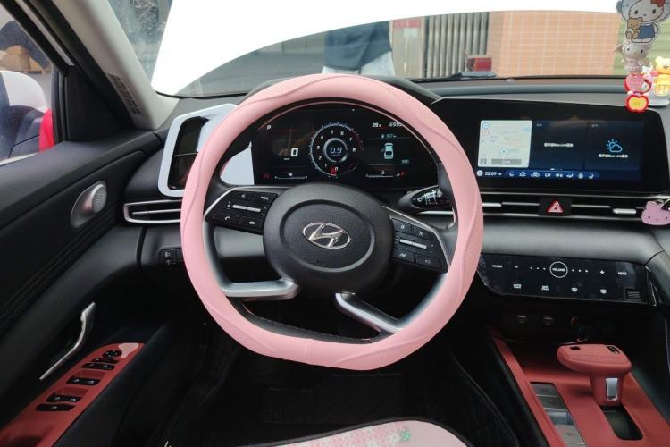 Used Hyundai Elantra 2022 1.5L CVT LUX Prestige Edition Steering Wheel