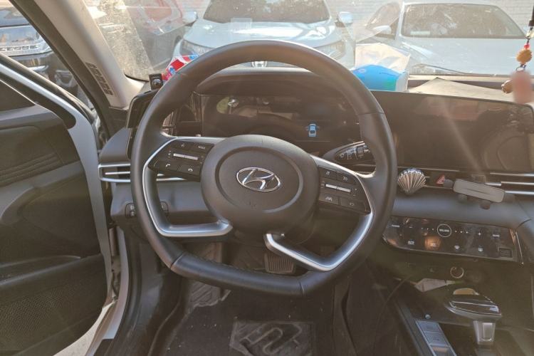 Used Hyundai Elantra 2022 1.5L CVT LUX Prestige Edition Steering Wheel