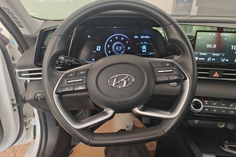 Used Hyundai Elantra 2022 1.5L CVT GLX Elite Edition Steering Wheel