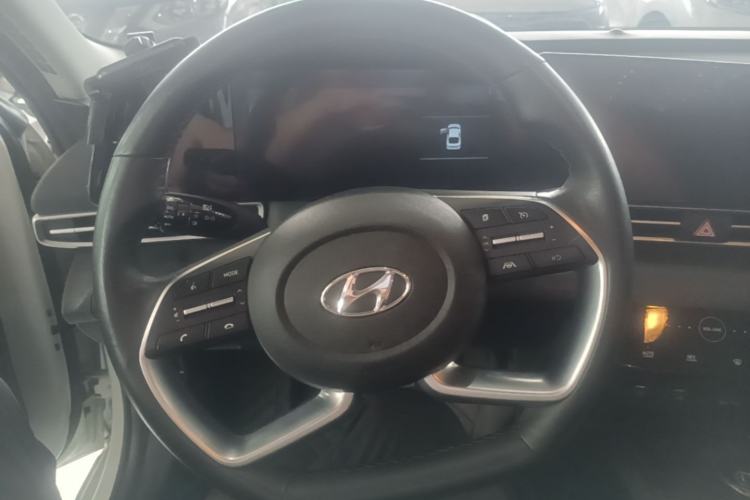 Used Hyundai Elantra 2022 1.5L CVT LUX Prestige Edition Steering Wheel