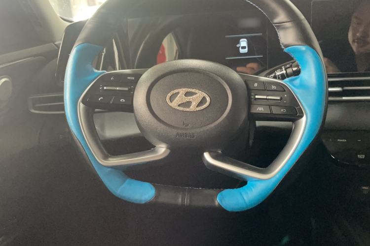Used Hyundai Elantra 2022 1.5L CVT LUX Prestige Edition Steering Wheel