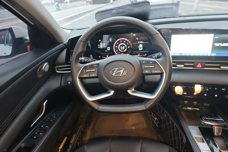 Used Hyundai Elantra 2022 1.5L CVT LUX Prestige Edition Steering Wheel