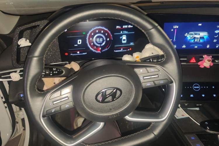 Used Hyundai Elantra 2022 1.5L CVT LUX Prestige Edition Steering Wheel