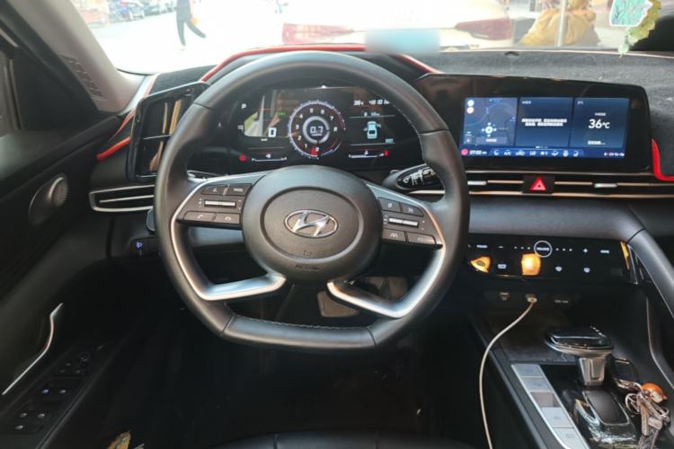 Used Hyundai Elantra 2022 1.5L CVT LUX Prestige Edition Steering Wheel