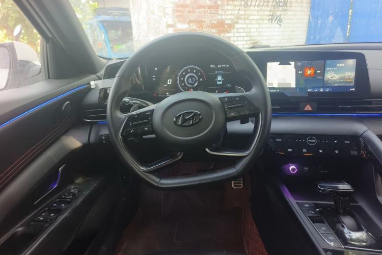Used Hyundai Elantra 2022 240TGDi DCT LUX Prestige Edition Steering Wheel