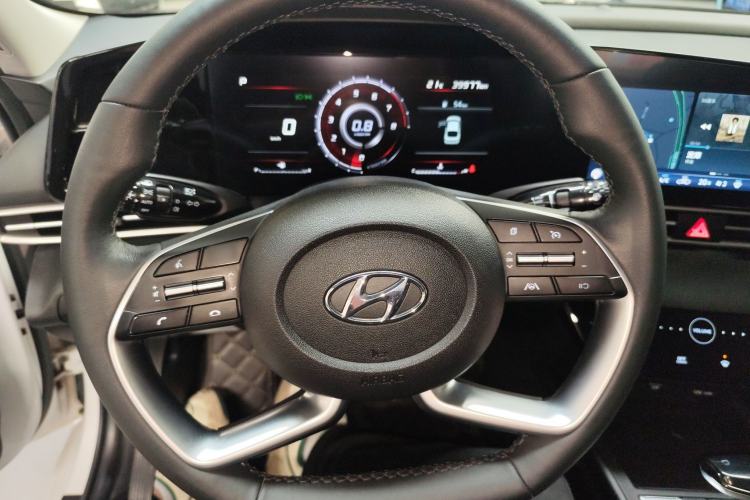 Used Hyundai Elantra 2022 1.5L CVT LUX Prestige Edition Steering Wheel