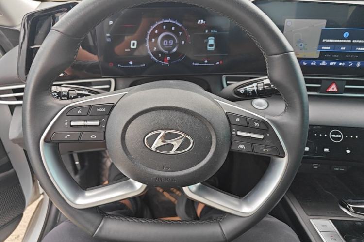 Used Hyundai Elantra 2022 1.5L CVT LUX Prestige Edition Steering Wheel
