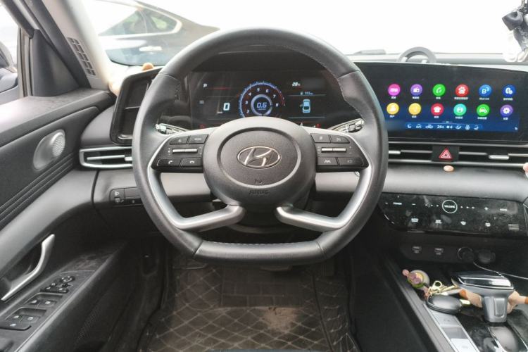 Used Hyundai Elantra 2022 1.5L CVT LUX Prestige Edition Steering Wheel