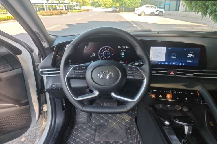 Used Hyundai Elantra 2022 1.5L CVT LUX Prestige Edition Steering Wheel