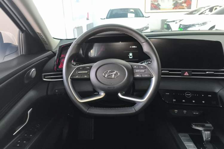 Used Hyundai Elantra 2022 1.5L CVT LUX Prestige Edition Steering Wheel