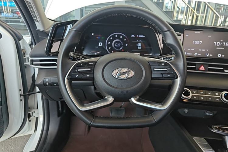 Used Hyundai Elantra 2022 1.5L CVT GLX Elite Edition Steering Wheel