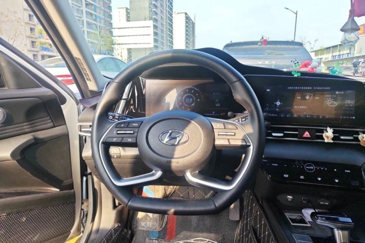 Used Hyundai Elantra 2022 1.5L CVT LUX Prestige Edition Steering Wheel