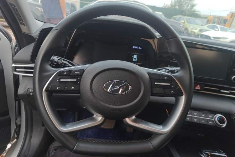 Used Hyundai Elantra 2022 1.5L CVT GLX Elite Edition Steering Wheel