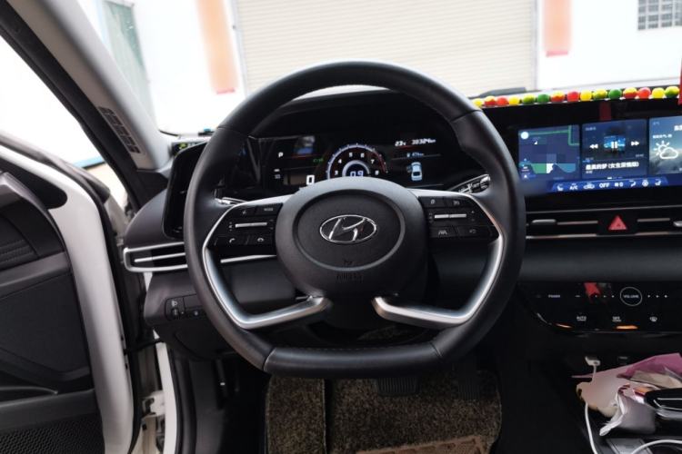 Used Hyundai Elantra 2022 1.5L CVT LUX Prestige Edition Steering Wheel