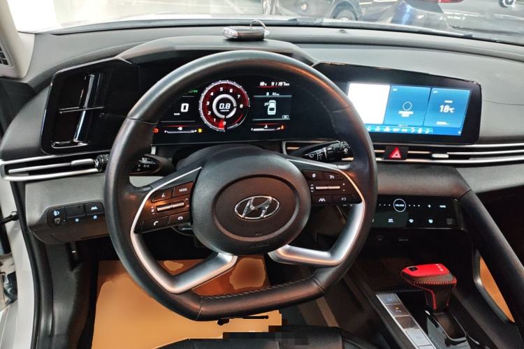 Used Hyundai Elantra 2022 1.5L CVT LUX Prestige Edition Steering Wheel