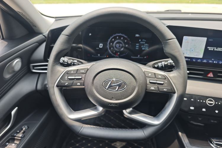 Used Hyundai Elantra 2022 1.5L CVT LUX Prestige Edition Steering Wheel