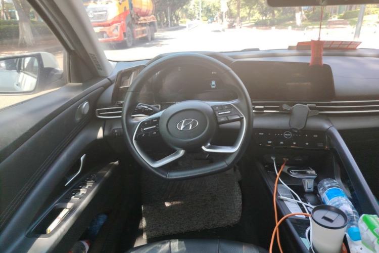 Used Hyundai Elantra 2022 1.5L CVT LUX Prestige Edition Steering Wheel