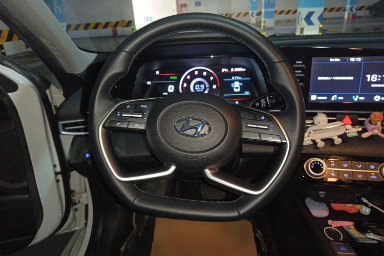 Used Hyundai Elantra 2022 1.5L CVT GLX Elite Edition Steering Wheel