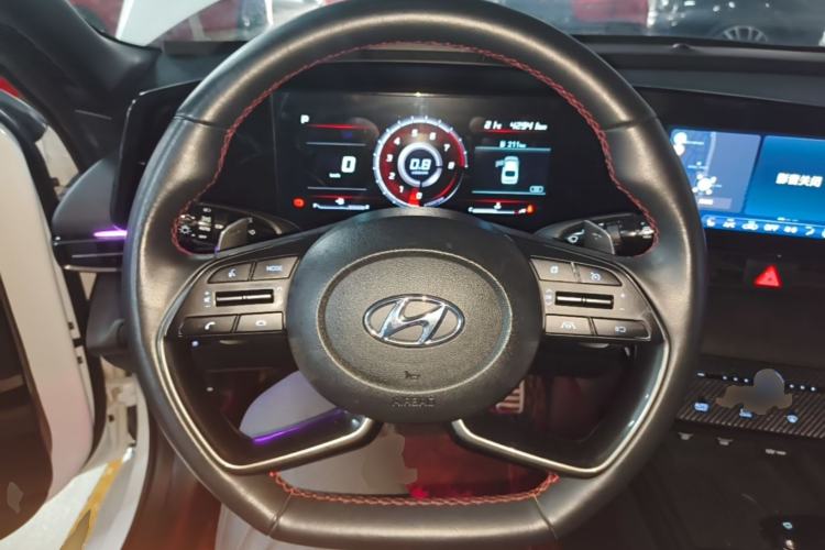 Used Hyundai Elantra 2022 240TGDi DCT LUX Prestige Edition Steering Wheel
