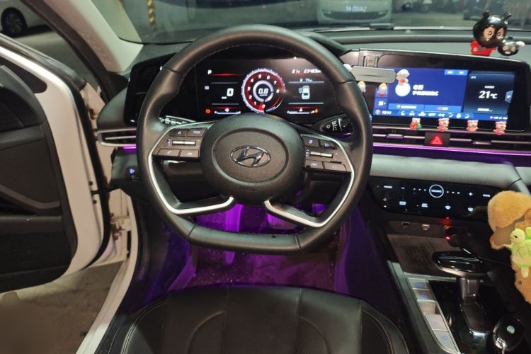 Used Hyundai Elantra 2022 1.5L CVT LUX Prestige Edition Steering Wheel