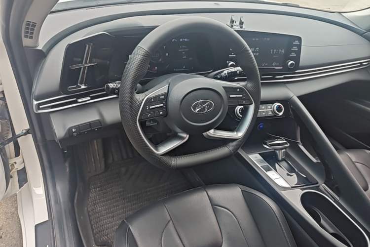Used Hyundai Elantra 2022 1.5L CVT GLX Elite Edition Steering Wheel