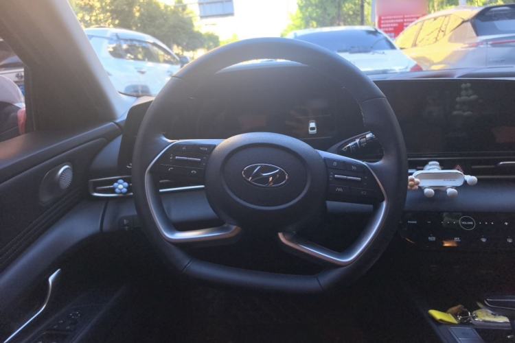Used Hyundai Elantra 2022 1.5L CVT LUX Prestige Edition Steering Wheel