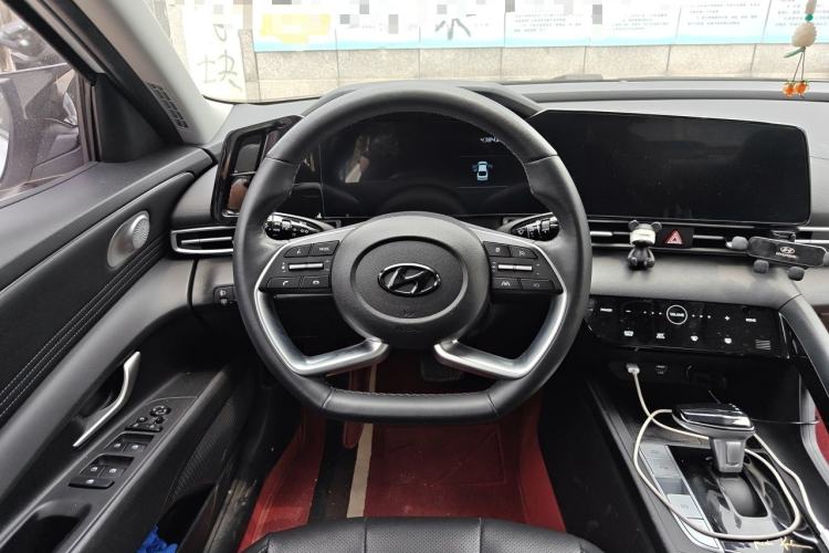 Used Hyundai Elantra 2022 1.5L CVT LUX Prestige Edition Steering Wheel