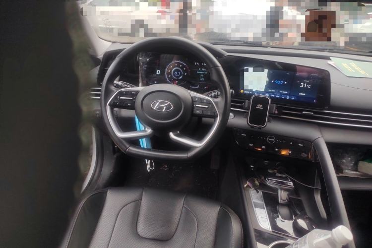 Used Hyundai Elantra 2022 1.5L CVT LUX Prestige Edition Steering Wheel
