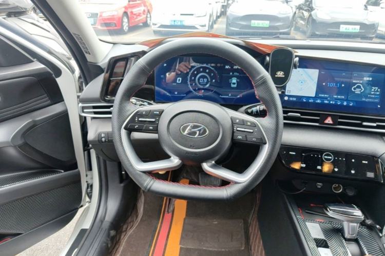 Used Hyundai Elantra 2022 1.5L CVT LUX Prestige Edition Steering Wheel