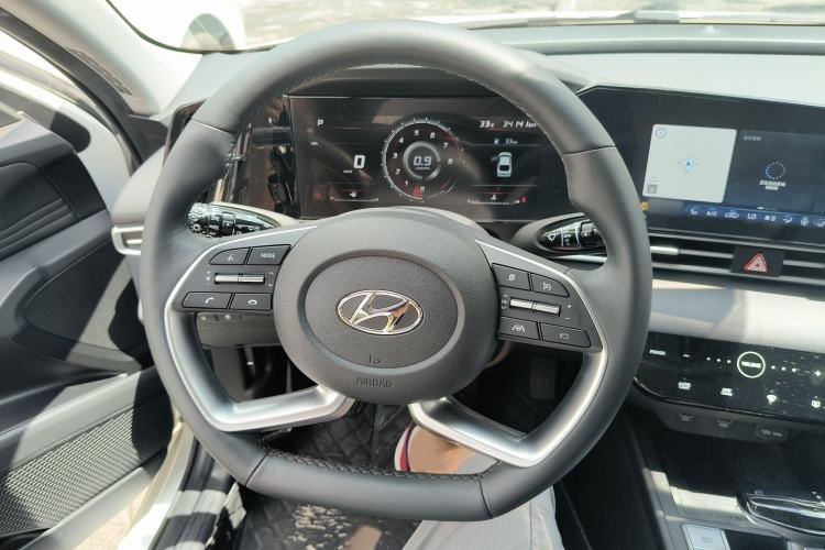 Used Hyundai Elantra 2022 1.5L CVT LUX Prestige Edition Steering Wheel