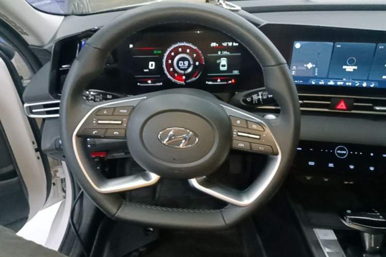 Used Hyundai Elantra 2022 1.5L CVT LUX Prestige Edition Steering Wheel