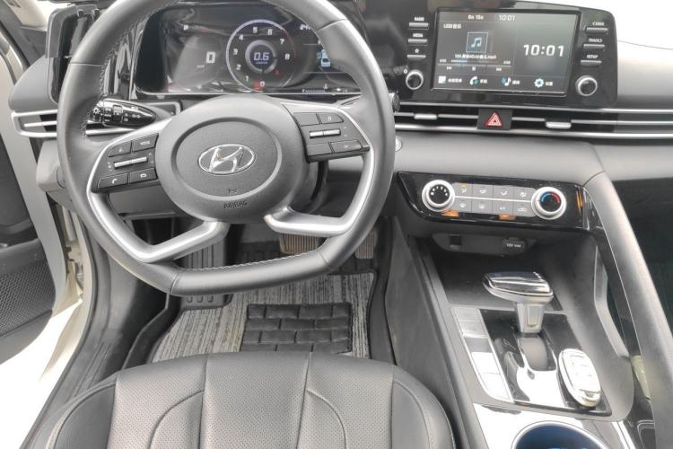 Used Hyundai Elantra 2022 1.5L CVT GLX Elite Edition Steering Wheel