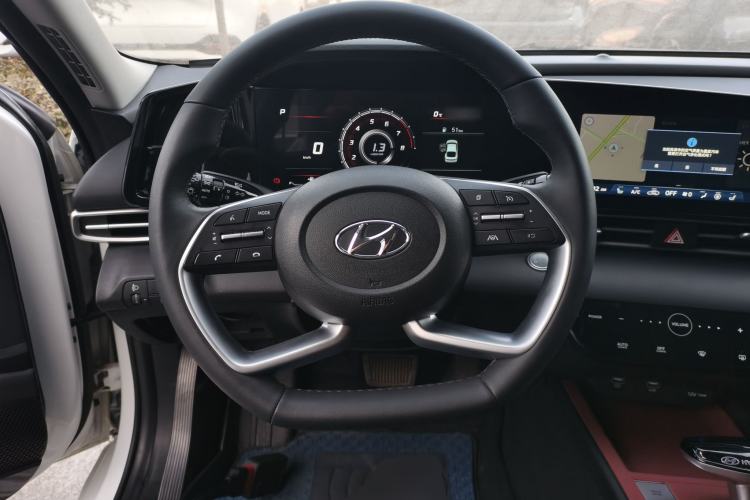 Used Hyundai Elantra 2022 1.5L CVT LUX Prestige Edition Steering Wheel
