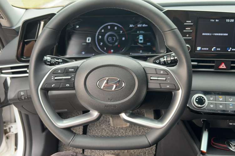 Used Hyundai Elantra 2022 1.5L CVT GLX Elite Edition Steering Wheel