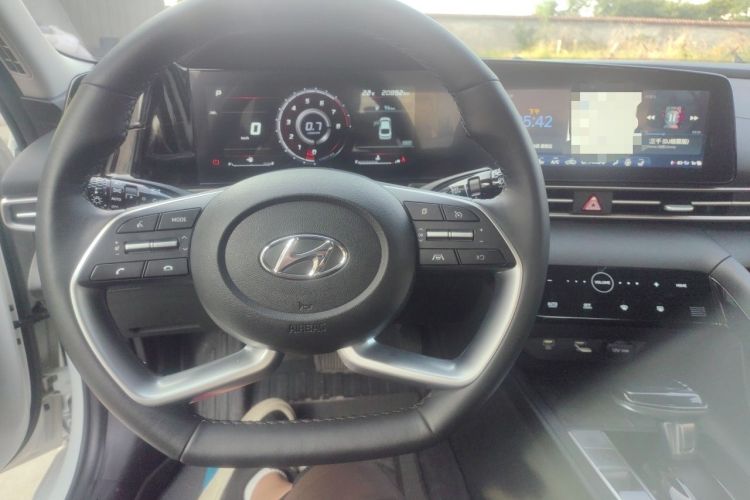 Used Hyundai Elantra 2022 1.5L CVT LUX Prestige Edition Steering Wheel