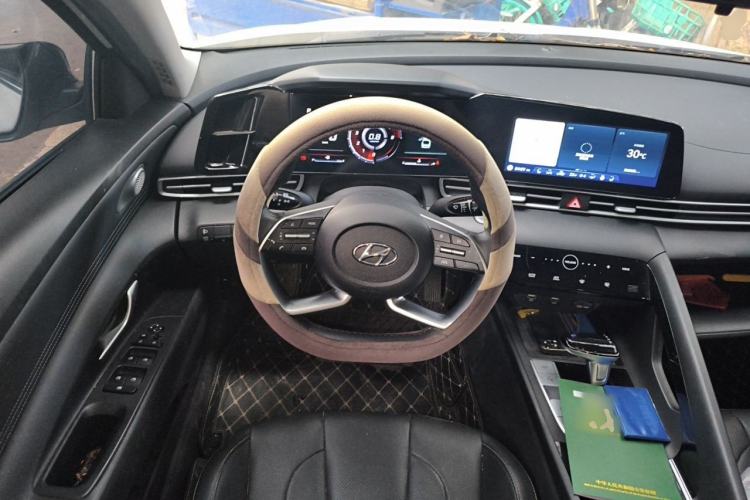 Used Hyundai Elantra 2022 1.5L CVT LUX Prestige Edition Steering Wheel