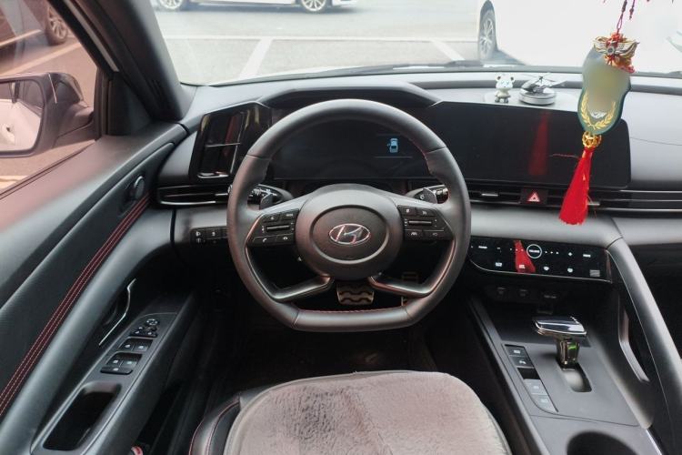 Used Hyundai Elantra 2022 240TGDi DCT LUX Prestige Edition Steering Wheel