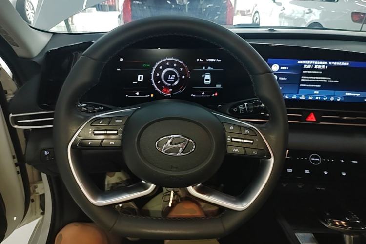 Used Hyundai Elantra 2022 1.5L CVT LUX Prestige Edition Steering Wheel