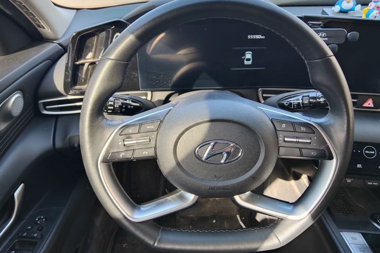 Used Hyundai Elantra 2022 1.5L CVT LUX Prestige Edition Steering Wheel