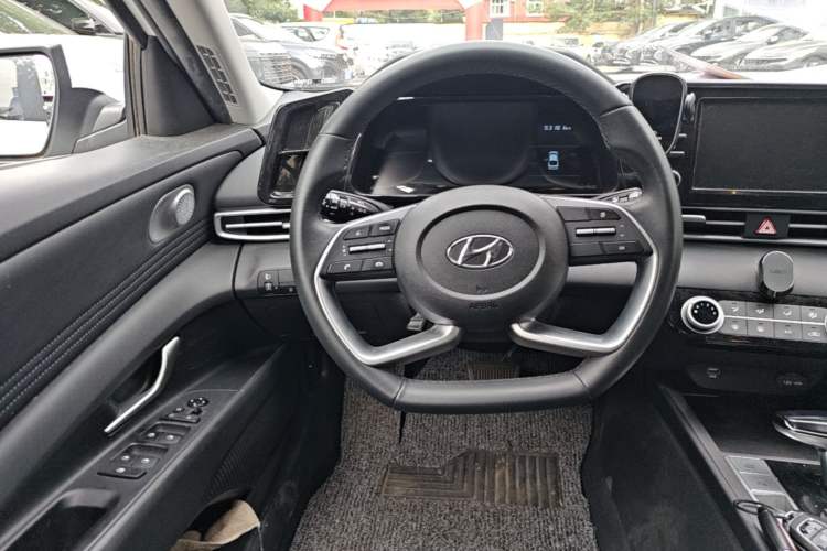 Used Hyundai Elantra 2022 1.5L CVT GLX Elite Edition Steering Wheel
