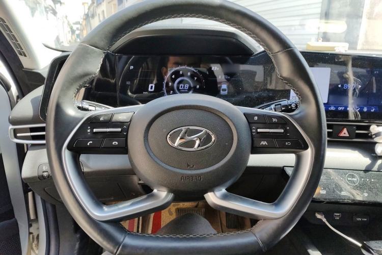 Used Hyundai Elantra 2022 1.5L CVT LUX Prestige Edition Steering Wheel