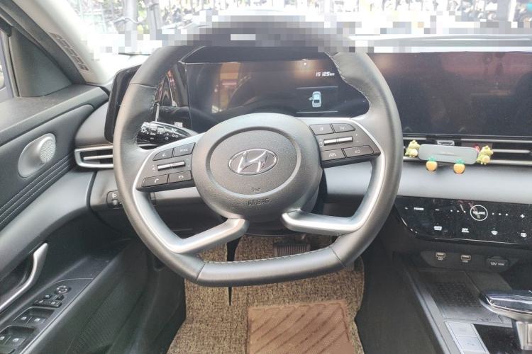Used Hyundai Elantra 2022 1.5L CVT LUX Prestige Edition Steering Wheel